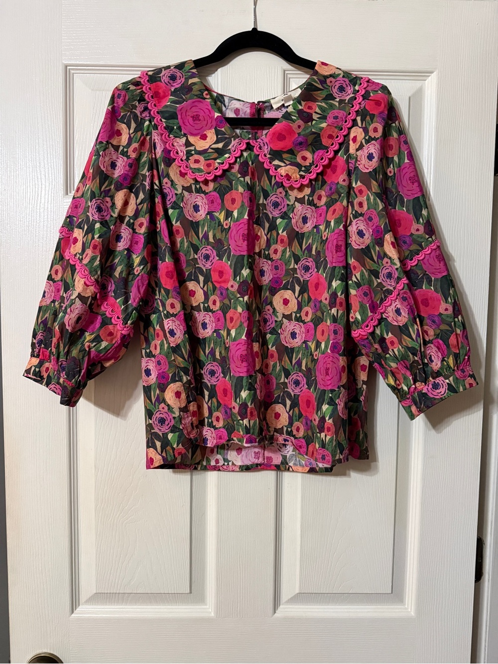 entro Pink Multi Floral Puff-Sleeve Blouse with Scalloped Collar